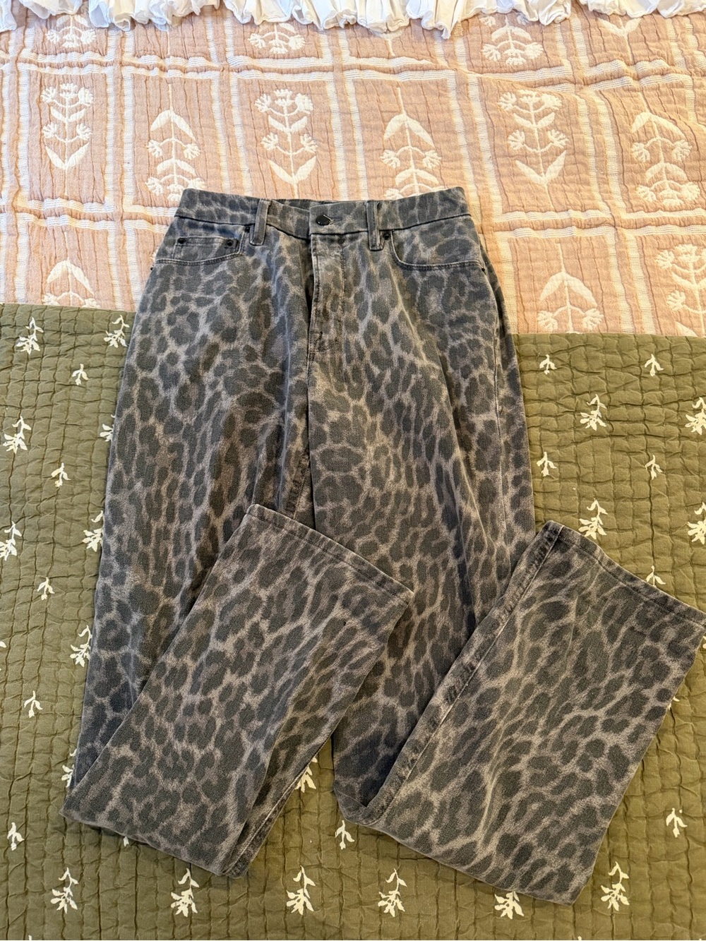 Good American Gray Leopard Corduroy Jeans
